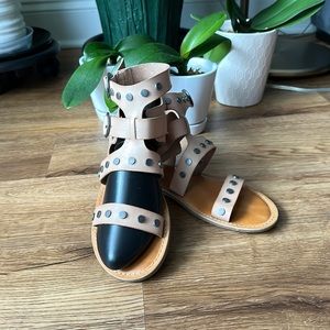 American Eagle 🦅 natural studded leather sandal